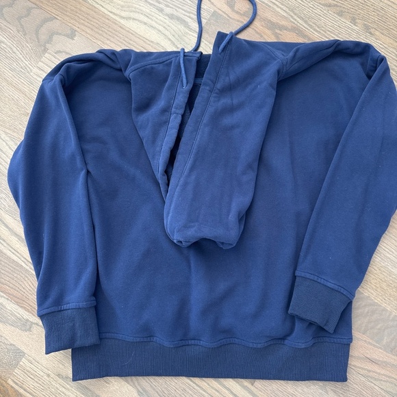 Navy Blue sweatshirt w/snap button neck and hood. Size M - Picture 3 of 4